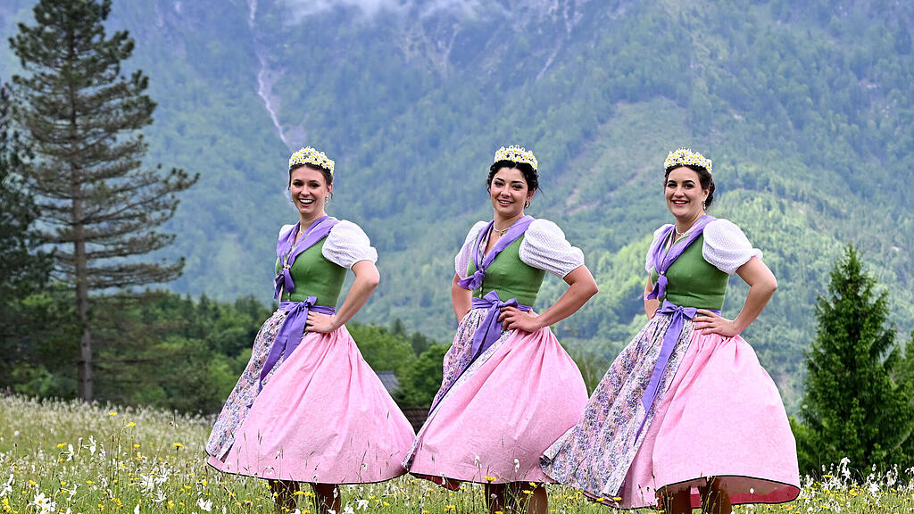 65. NARZISSENFEST IM AUSSEERLAND / FOTOTERMIN DER HOHEITEN