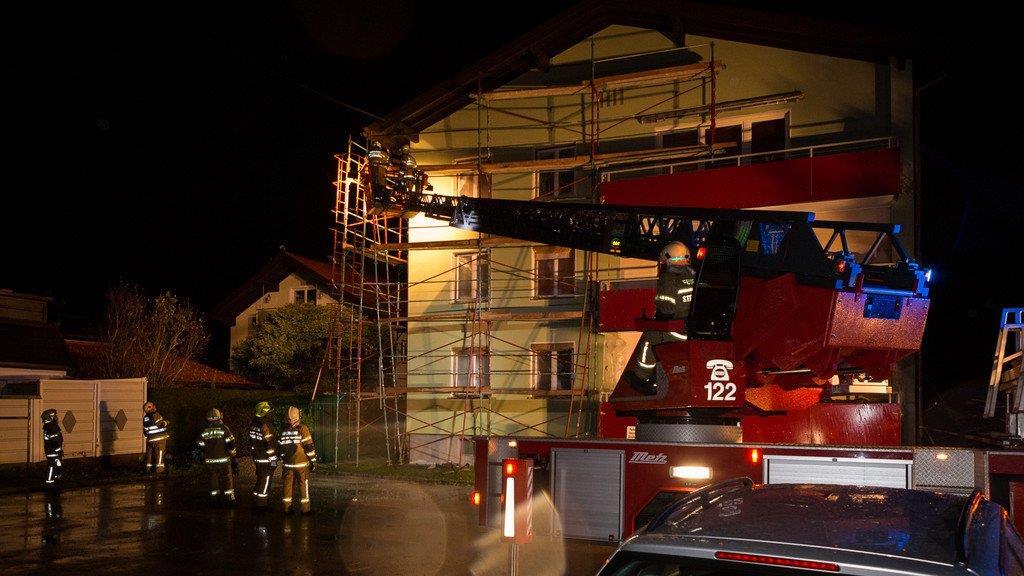 Sturm: Baugerüst in Straßwalchen stürzt auf Autos