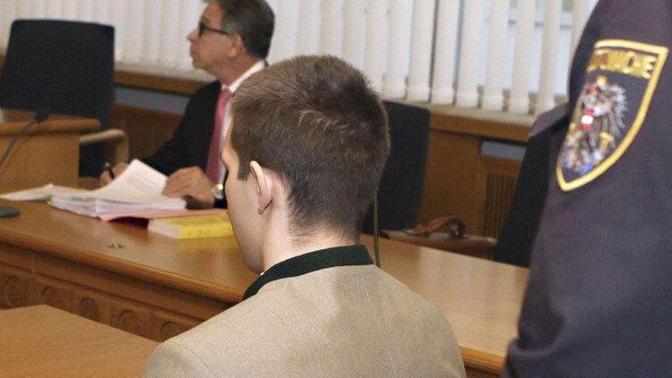 Paulinas Stiefbruder vor Gericht
