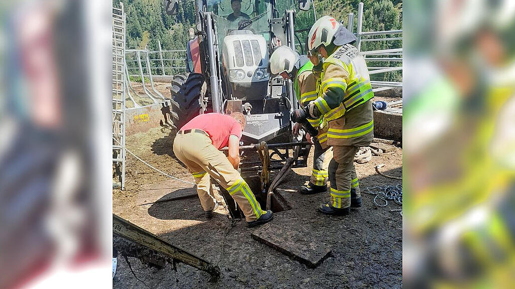 FF Rauris rettet Kalb aus Jauchegrube