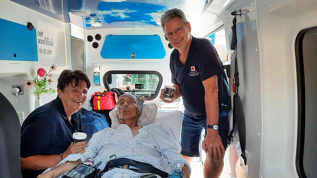Salzburger Hospizmobil ermöglicht Krebspatient im Endstadion letzte Reise ins Elternhaus