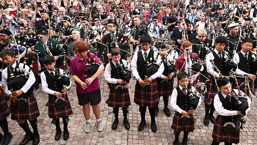 374 Dudelsackspieler knackten in Melbourne mit AC/DC-Stück Weltrekord