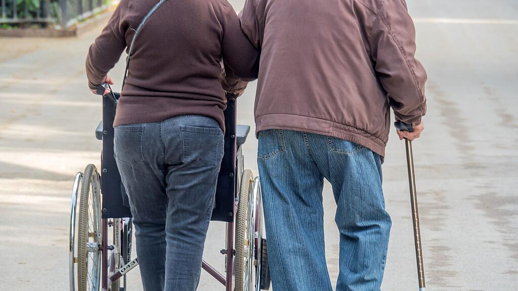 Männer bekommen in der Pension jährlich rund 10.000 Euro mehr als Frauen (Symbolbild).