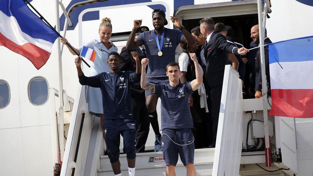 Weltmeister in Paris empfangen