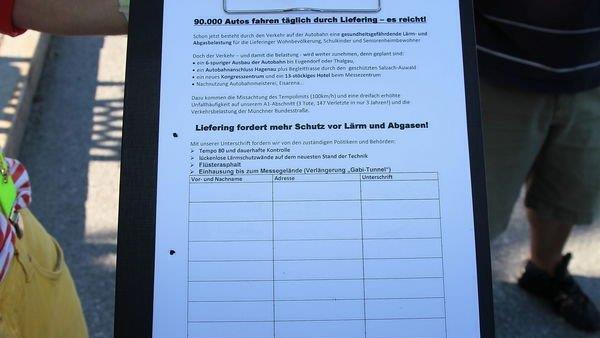 Unterschriftenaktion in Liefering