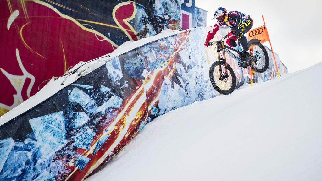 Mountainbiker Max Stöckl bezwingt die Streif