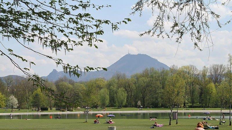 Erste Badegäste am Salzachsee