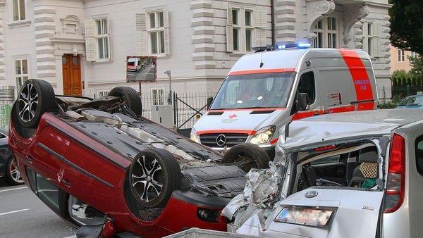 Pkw auf dem Dach