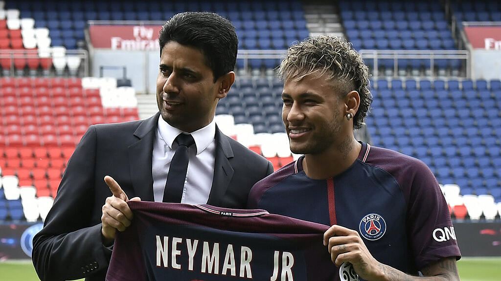 Rekordtransfer von Neymar zu PSG im Jahr 2017