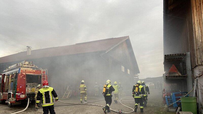 Strohlager in Oberndorf brennt