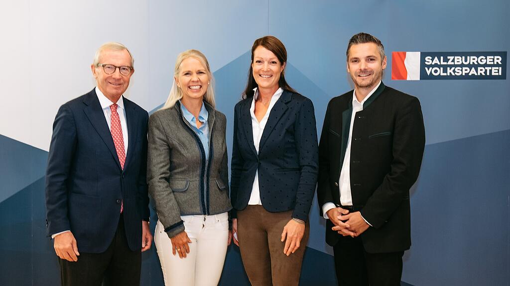 Teamfoto Pressekonferenz.jpg