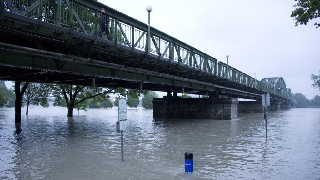 Linz: Donaulände überflutet