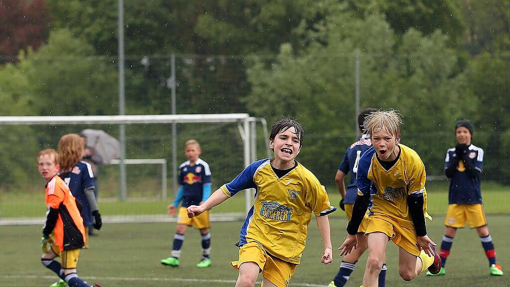 Kind_Fußball