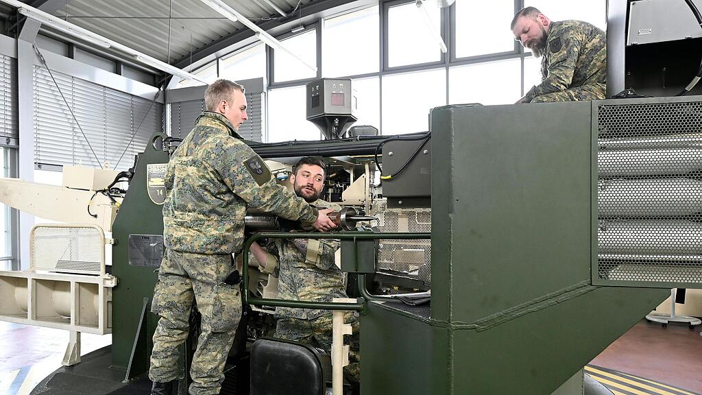 Vorf\u00fchrung mit Leopard-Kampfpanzer in Wels