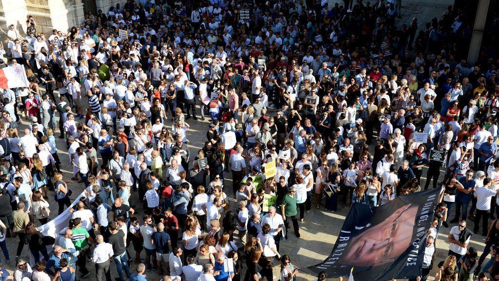 Mega-Demo nach Mord an Journalistin auf Malta