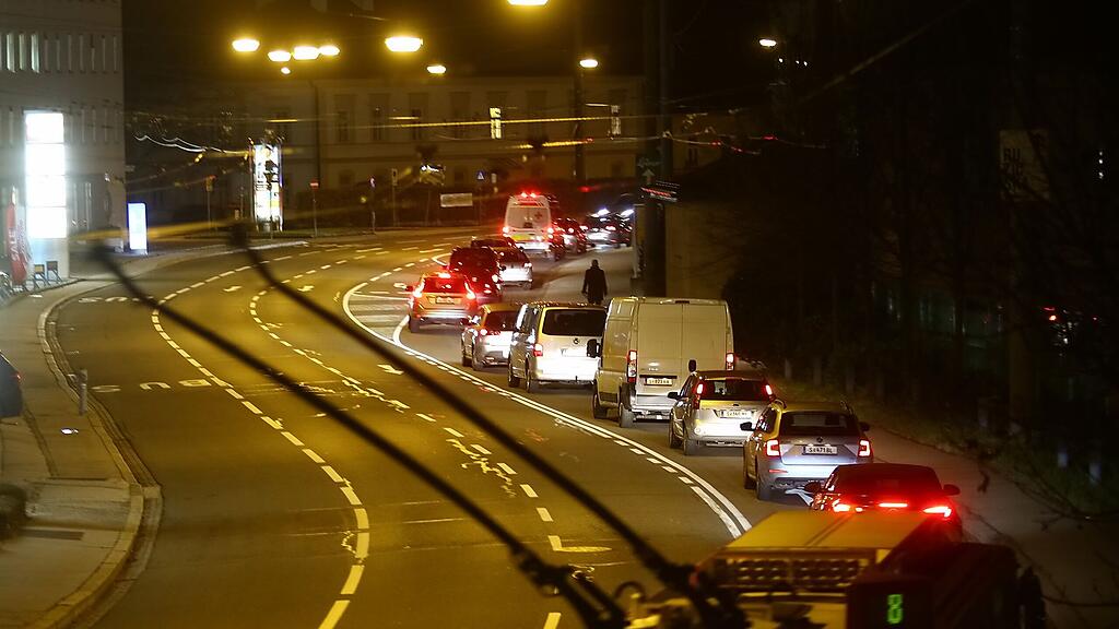 Der Unfall verursachte einen langen Stau im Abendverkehr.