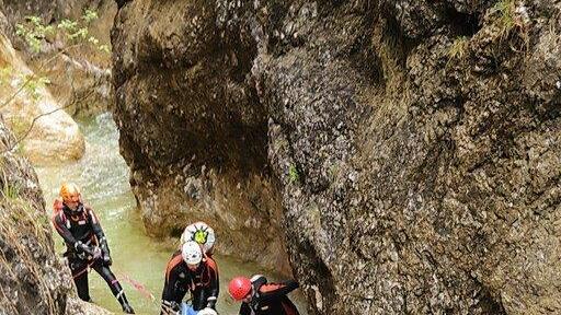 Übung in der Almbachklamm, II