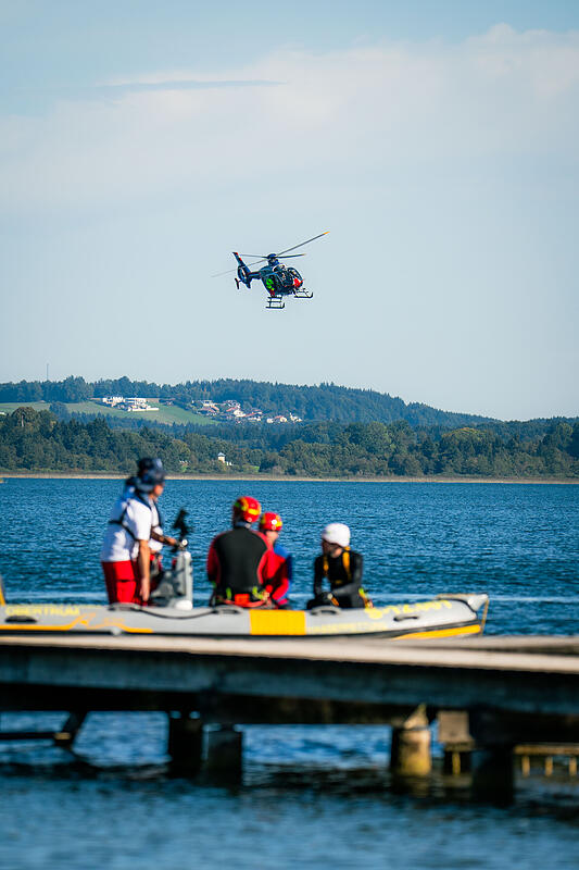 Übungstag der Wasserrettung und Flugpolizei am Obertrumer See
