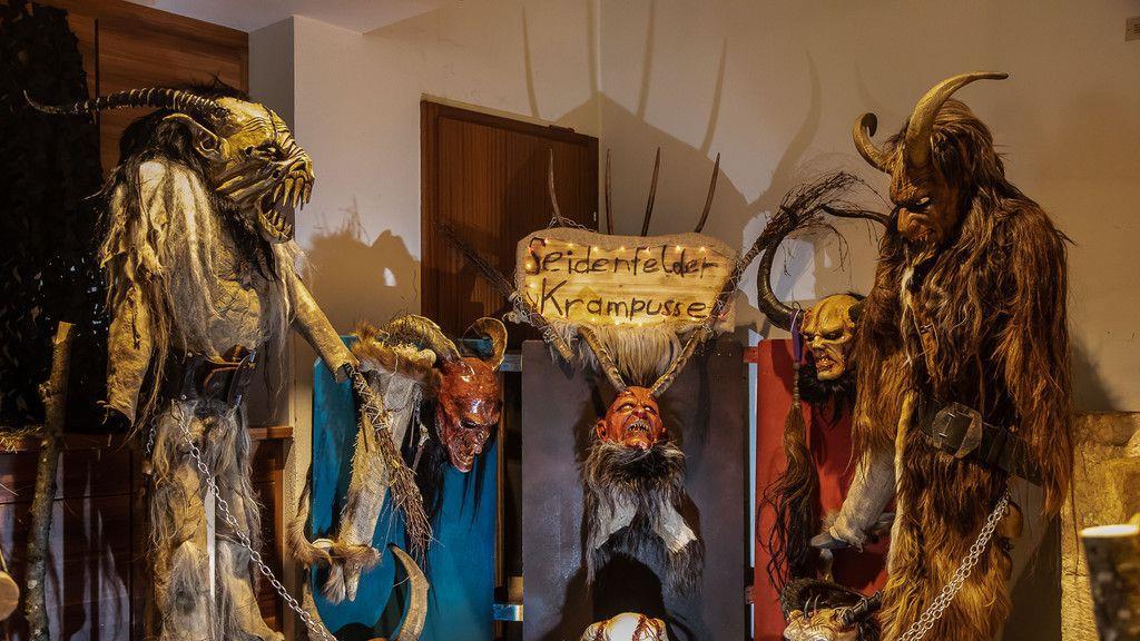 Bilder der Maskenausstellung