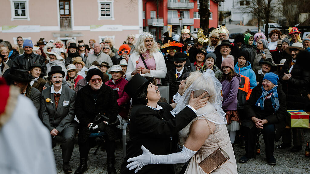 Verkehrte Hochzeit, Kirche
