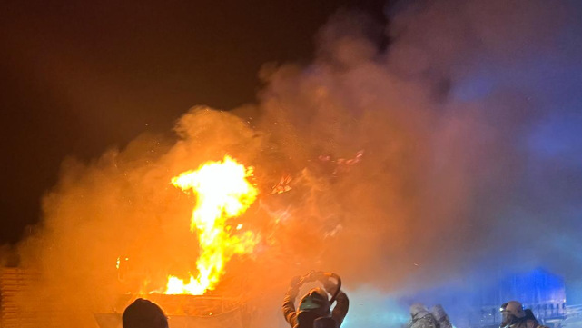 Lkw-Vollbrand auf A1 bei Eugendorf sorgte für stundenlange Sperre