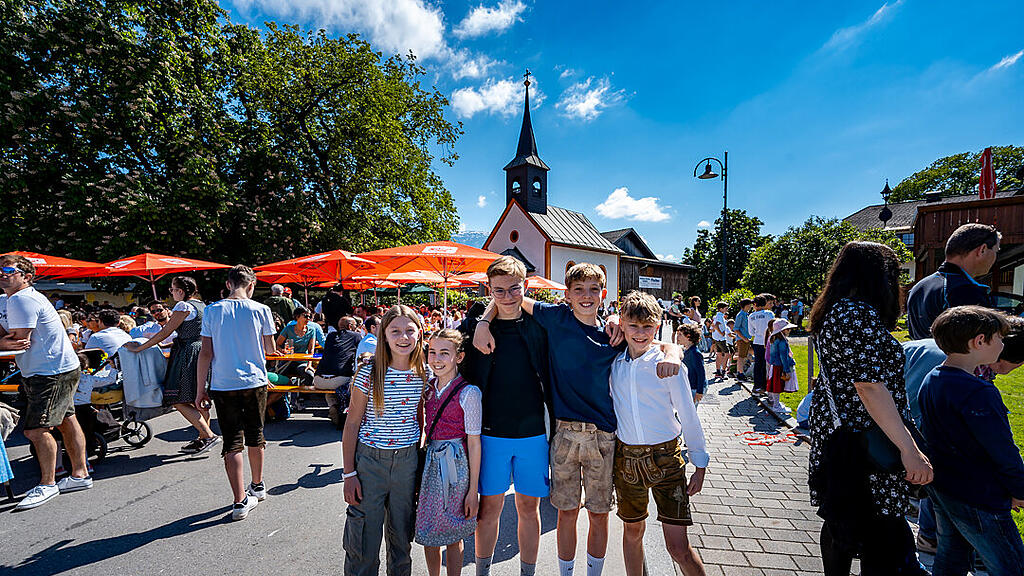 Maibaumaufstellen in Viehhausen