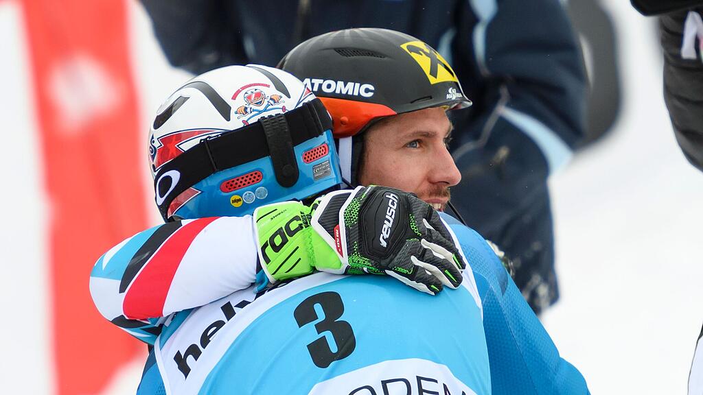 Hirscher gratuliert am Sonntag in Adelboden seinem Konkurrenten Henrik Kristoffersen.