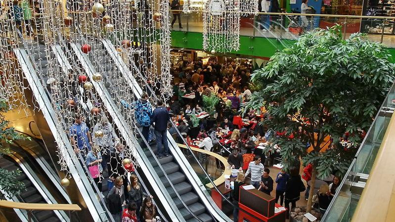 Die Samstage vor Weihnachten nutzen viele Salzburger traditionell für ihre Weihnachtseinkäufe.