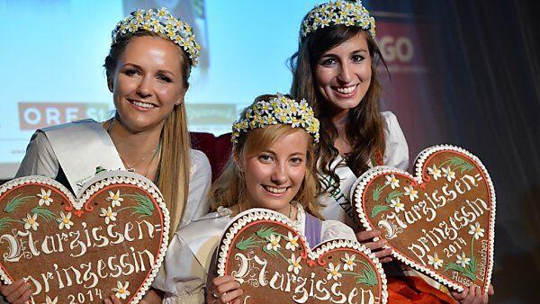 Die neue Königin mit ihren Prinzessinen