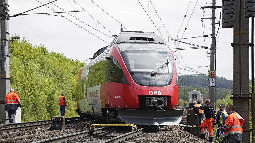 Zug auf Westbahnstrecke bei Vöcklabruck entgleist
