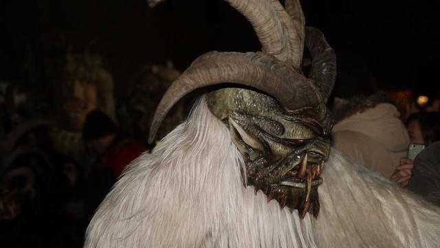 Perchtenlauf am Christkindlmarkt