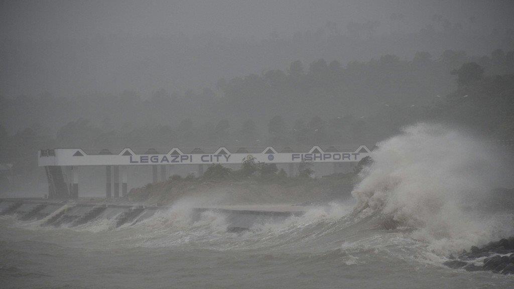 Philippinen: Taifun Haiyan verwüstet Stadt Tacloban - mindestens 100 Tote