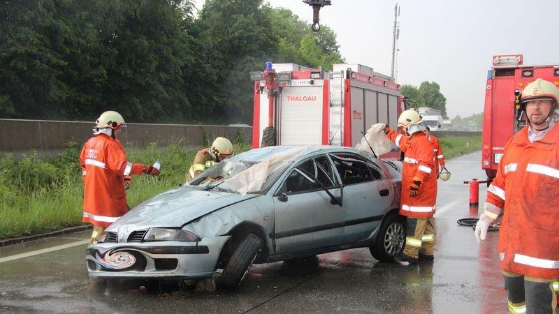 Pkw überschlägt sich auf der A1