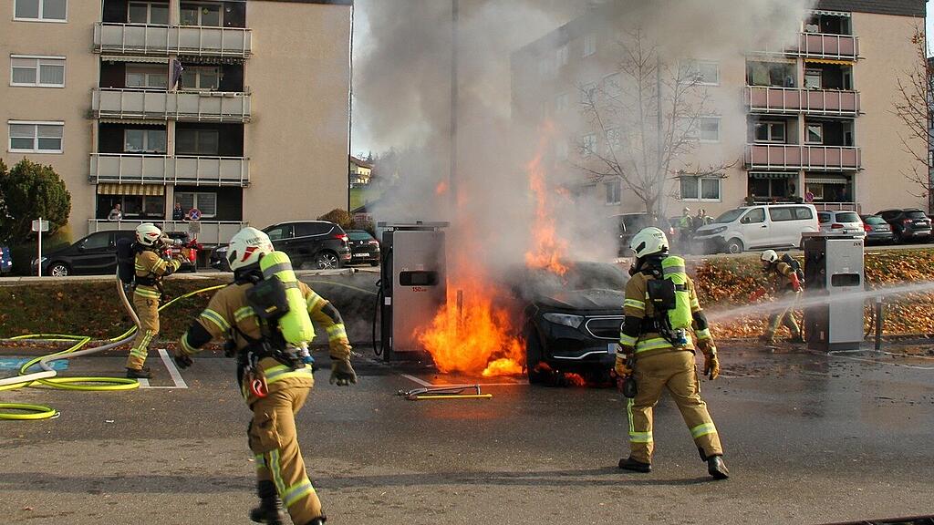 Fahrzeugbrand Oberndorf Hofer