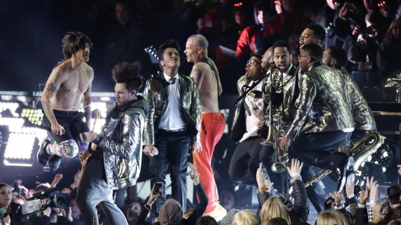 Bruno Mars & Red Hot Chili Peppers live beim Super Bowl 2014