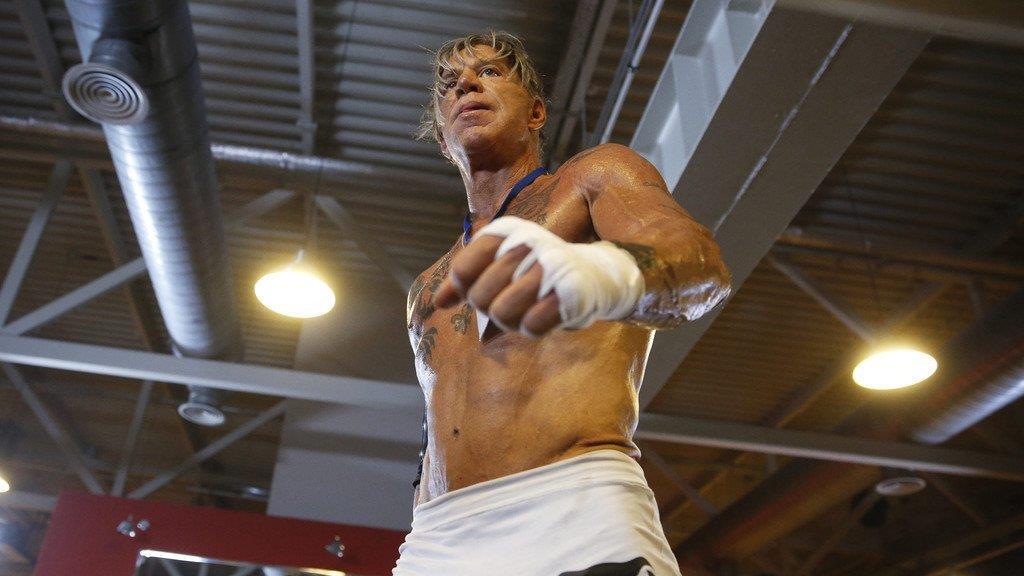 Mickey Rourke steigt mit 62 in den Boxring