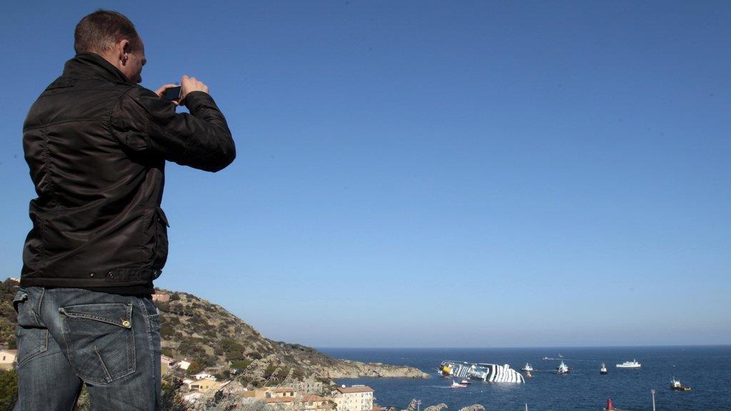 Kreuzfahrtschiff "Costa Concordia" vor der Toscana auf Grund gelaufen