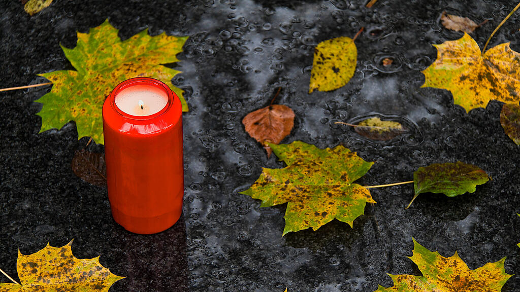 SB: grablaterne, Grablicht, trauer