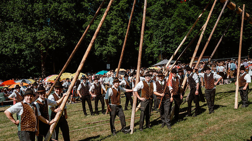 Maibaumaufstellen Aigen