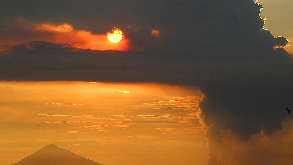 Der Anak Krakatau spuckt wieder Rauch