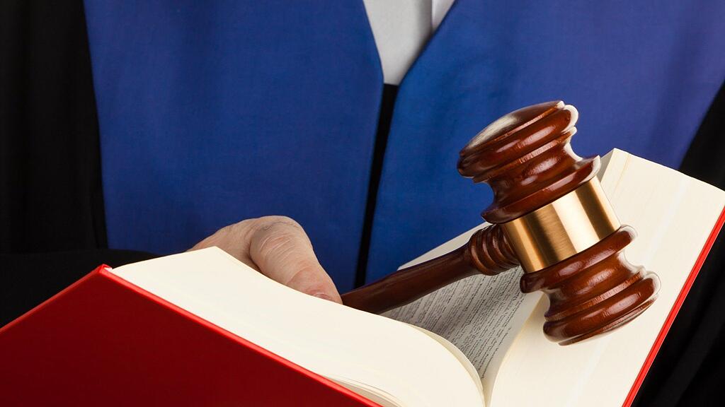 Nach unklaren Zeugenaussagen will das Gericht noch zwei Polizisten hören, die am Tattag, dem 9. Juni, im Einsatz waren.