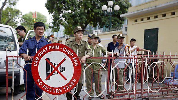 Straßenblockaden nahe der chinesischen Botschaft