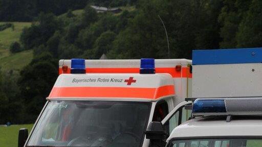 Bergsteiger stürzt in Kluft