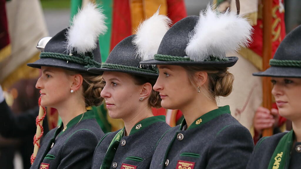 Bad Hofgastein feiert Erntedankfest und Altarweihe