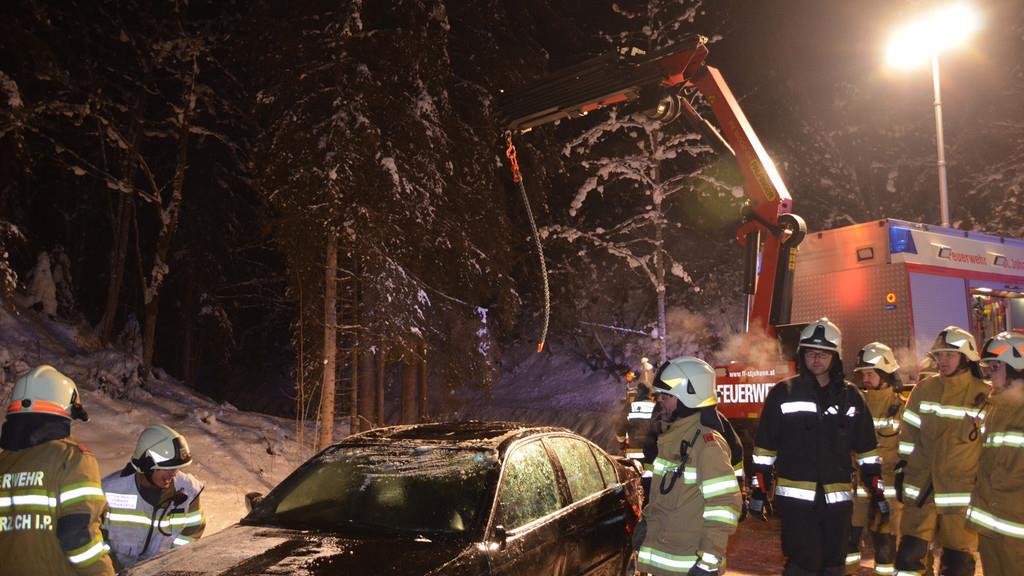 Pkw kracht in Schwarzach in Bach