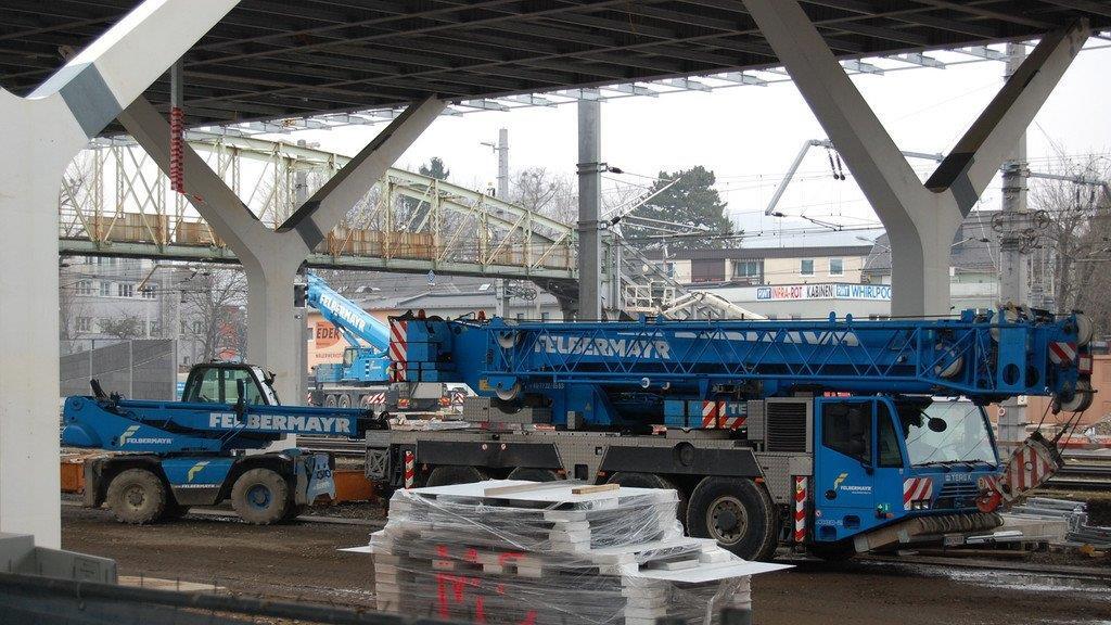 Fußgängerbrücke abgetragen