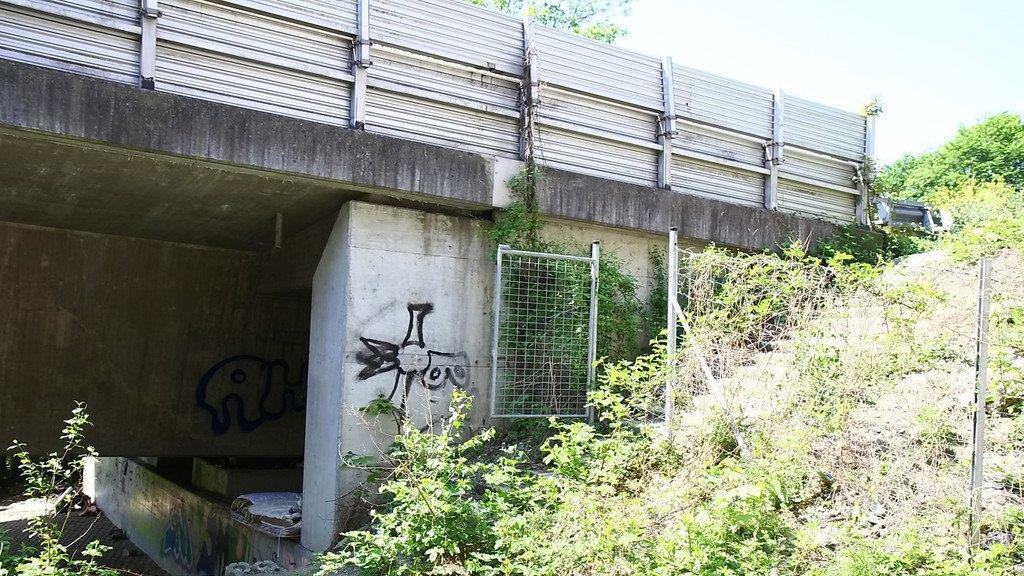 Mai 2015: Autobahnbrücke in Salzburg-Kasern wieder als Quartier