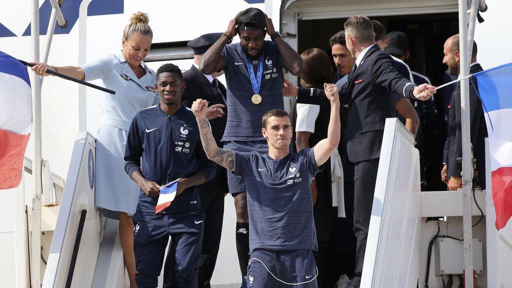 Weltmeister in Paris empfangen
