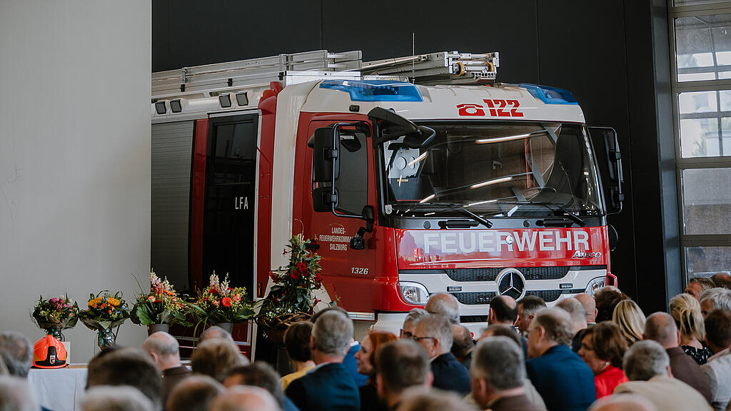 Kommando\u00fcbergabe im Landesfeuerwehrverband