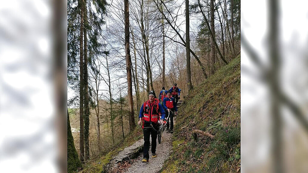 Mutter und Baby in Bergnot